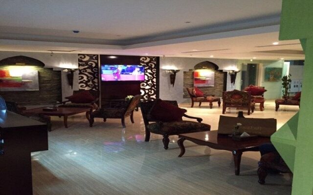 Majestic Inn