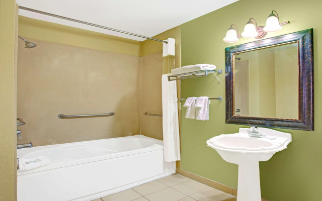 Travelodge by Wyndham Tucson AZ