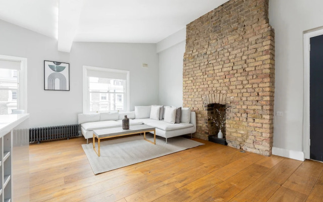 Radiant 2 Bed Flat near Portobello