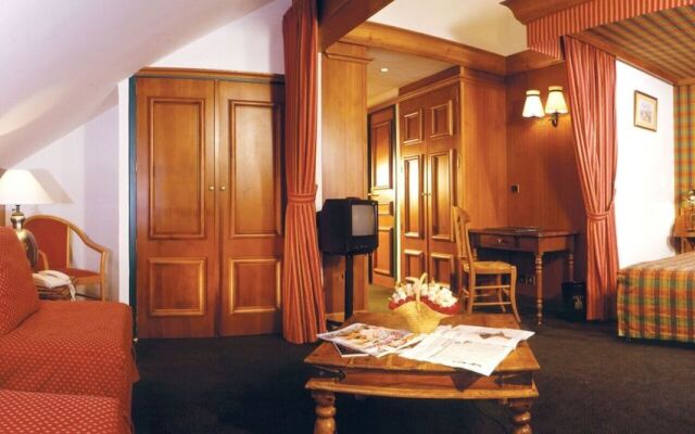 hotelImage