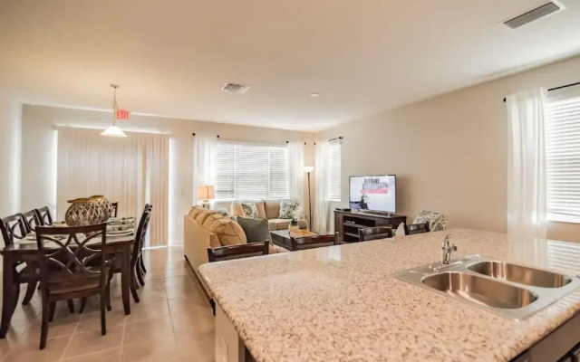 5131 Compass Bay
