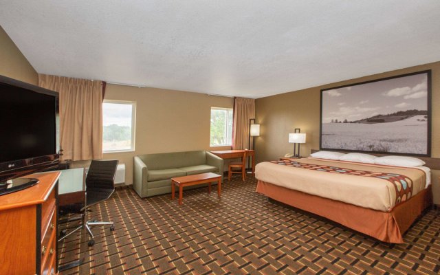 Super 8 by Wyndham Ottawa