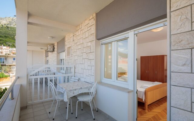 Apartments and Rooms Denis