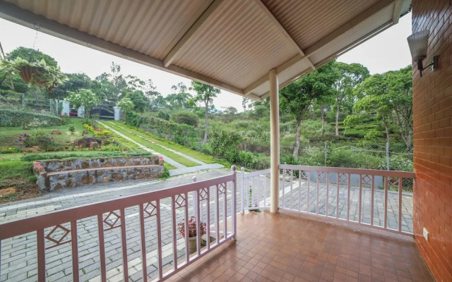 Moving Mist Villa