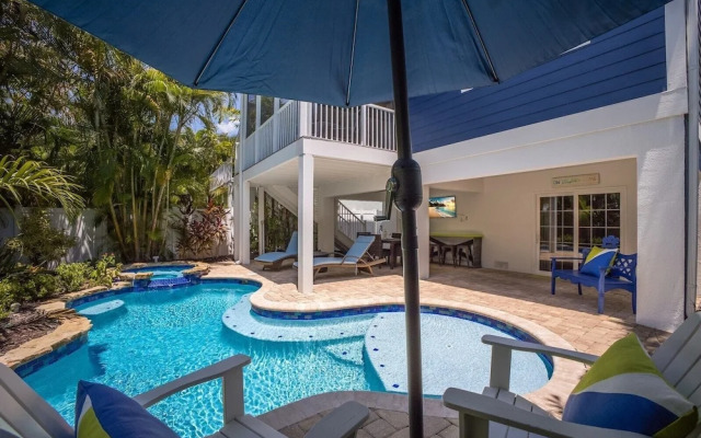 Splash Of Lime 3 Bedroom Home by RedAwning