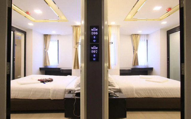 Pratunam Atrium Hotel