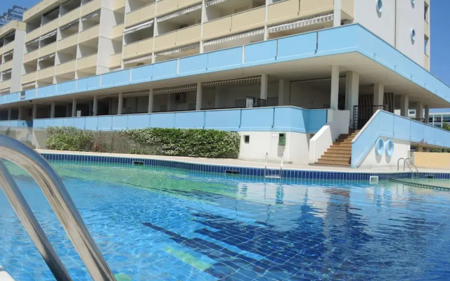 Beachfront Colourful Flat With Swimming Pool