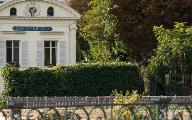 Pavillon Henri IV Hotel Restaurant Gastronomique Terrasse