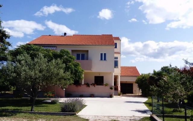 Beautiful Apartment Tomy for Complete Relaxing