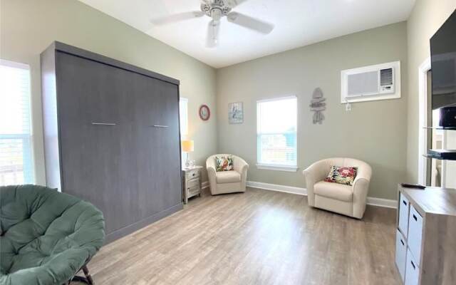 Sea Beauty 3 Bedroom Home by RedAwning