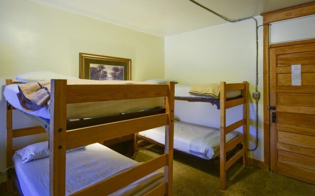 11th Avenue Hostel