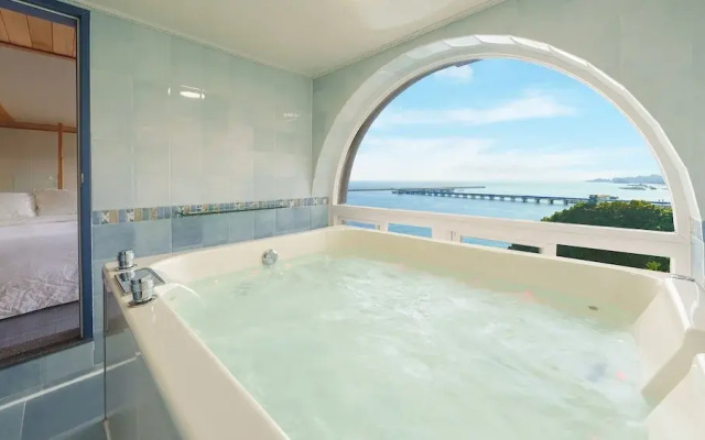 Samcheok Peacehousing Spa Pet Pension