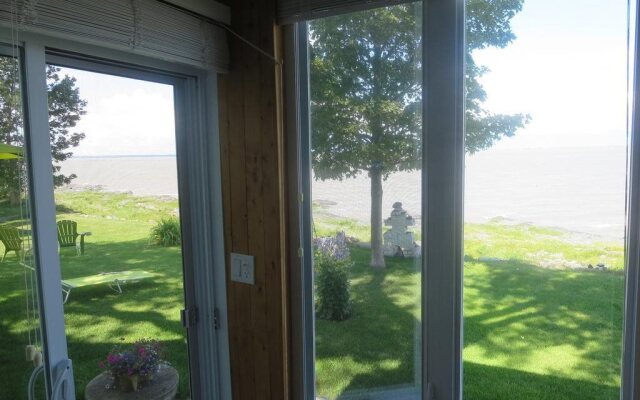 Le Repos De L'Inukshuk