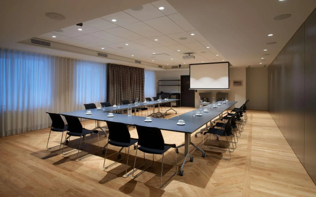 Iceland Parliament Hotel, Curio Collection By Hilton
