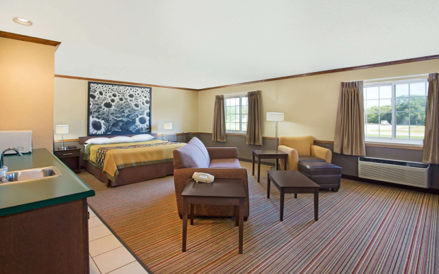 Super 8 by Wyndham New Hampton