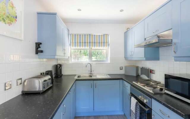 2 Bedrooms, Overlooking Little Petherick Creek