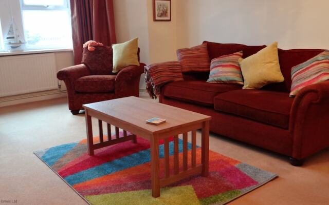 The Garden Flat Tucked Away Close To Amenities