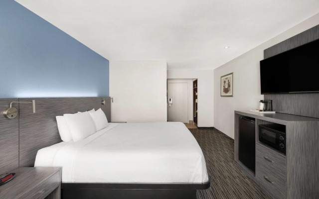 Travelodge Inn & Suites by Wyndham Anaheim on Disneyland Dr