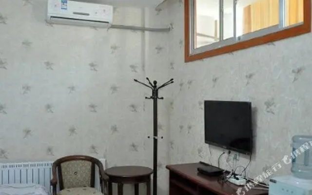 Yinan Shangjia Express Business Hotel