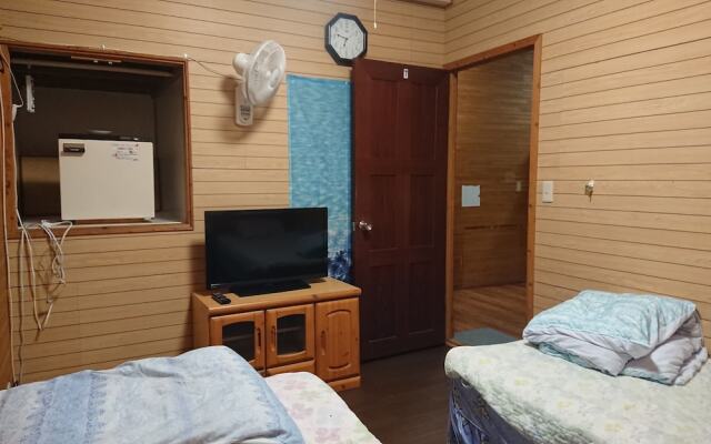 Ishigakijima Sunflower House - Hostel