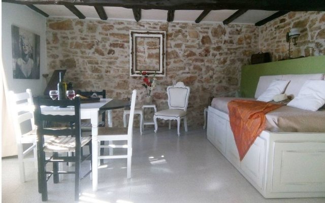 "aristidis Stone House"
