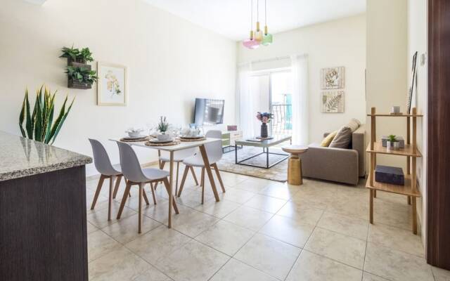 Signature Living in Modern 1BR Apartment at Jvt!