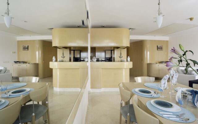 Luxurious 2BR with Panoramic Sea View