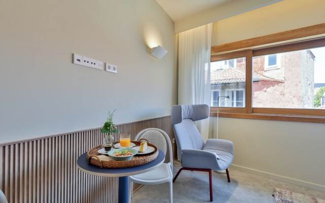 Aspasios Bonjardim Apartments