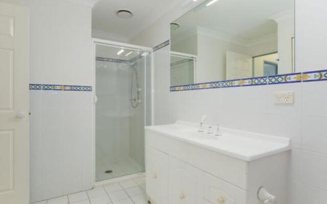 2 'Paradiso', 4 Laman Street - beautiful unit with stunning water views & pool