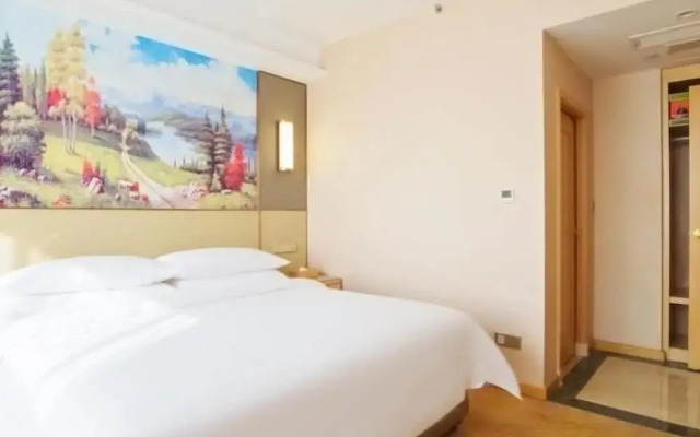 Vienna Hotel (Yiyang Heshan Xiufeng Park)