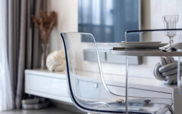 Sea Whisper Apartment, By Cohost