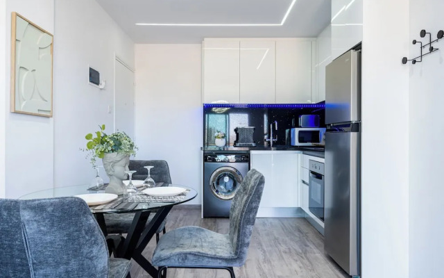 Olympus Stylish 2-BR Apt in Larnaca
