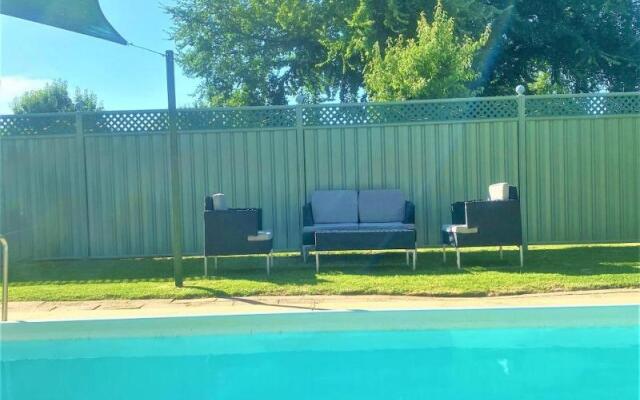 Bradman Motor Inn