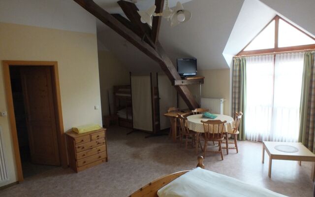 Appartements & Reitschule Fuchsenhof