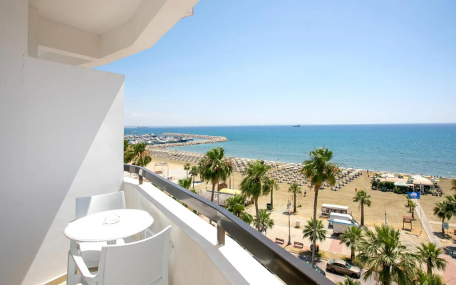 Les Palmiers Beach Hotel