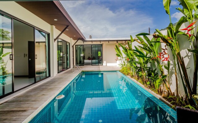 Tropical Pool Villas near Phuket Zoo