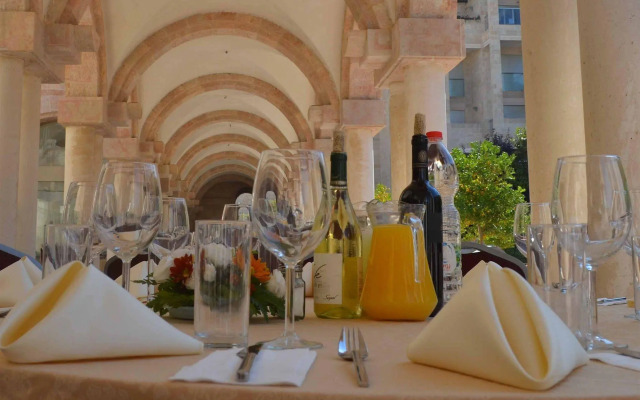 YMCA Three Arches Hotel