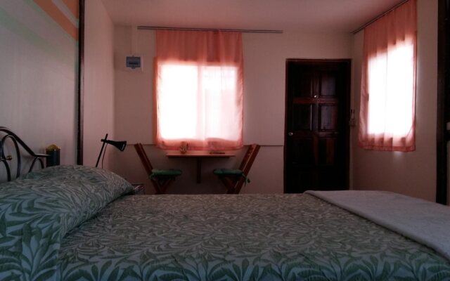 Jutharat Home