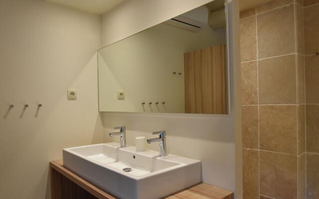 Alluring Apartment in Villesèque with Jacuzzi