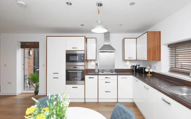 Derby City 3 Bed House- Roof Terrace