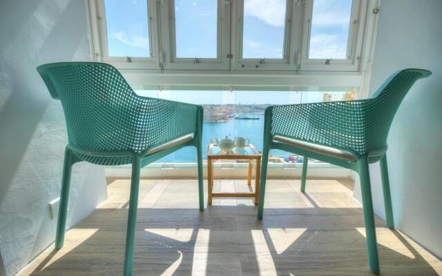 Spacious maisonette with spectacular views IBRI1-1