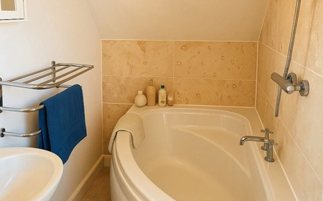 Elegant 2Bd Townhouse In Thirsk: Cozy & Stylish