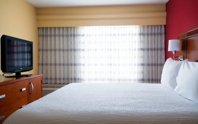 Courtyard by Marriott Indianapolis Airport