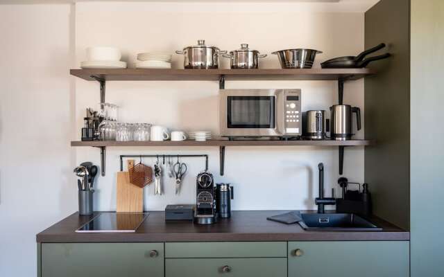 Black F Tower - Serviced Apartments