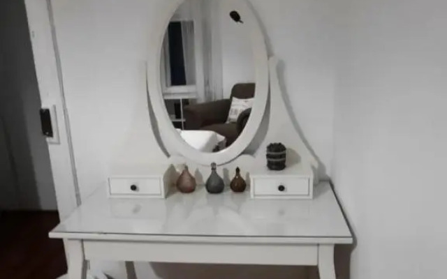 Sunny Terrace Apt, Close to Downtown! 2 Bedroom Flat