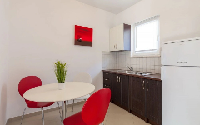 Ana - Free Parking - SA2