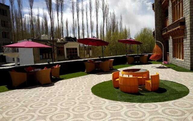 Hotel Grand Willow