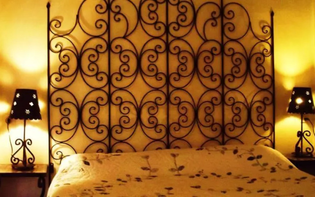 La Maison aux Volets Bleus