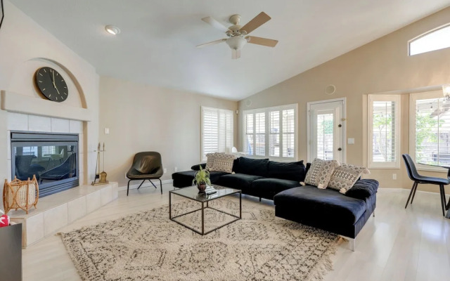 Private Pool & Patio: Spacious Gilbert Getaway!