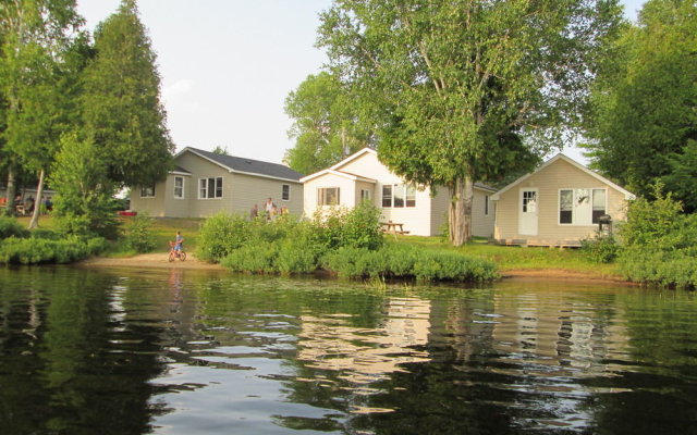 Lake St Peter Cottage Resort